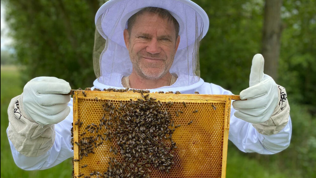 The Secret Life of Bees with Steve Backshall — S1E1 — 101